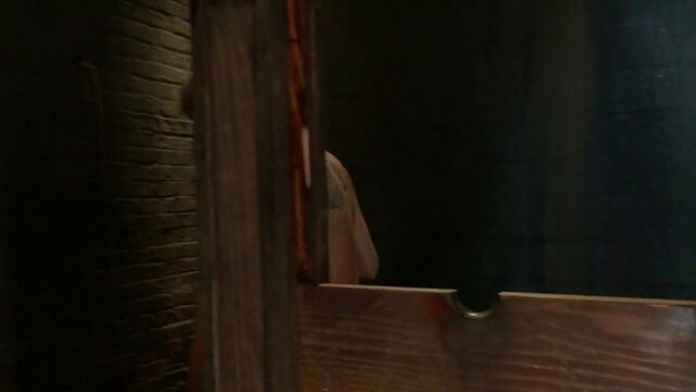 Подчинение и секс унижение девушки, бьёт хлыстом