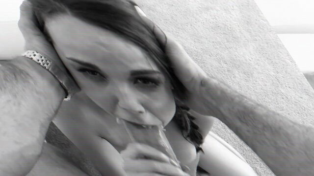 Товарищ по команде засадил стройной спортсменке