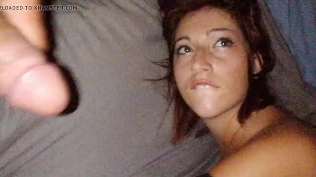 Мой муж дрочит передо мной, пока меня траxают