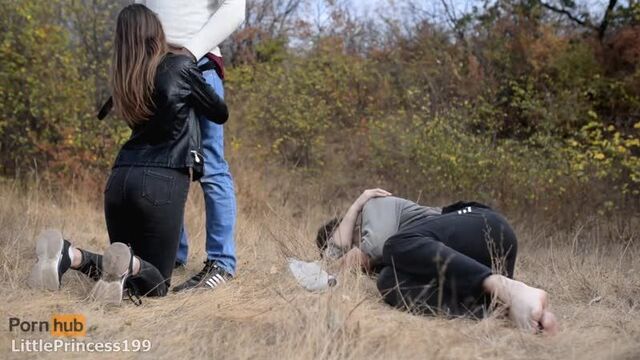 Очень рискованный секс рядом с незнакомцем (Русское порно,приятного просмотра,трах,секс,кончил,выебал,молодая,анал)