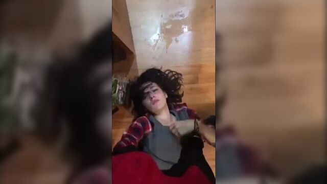 Уломал сотрудницу отсосать в офисе. русское домашнее порно,