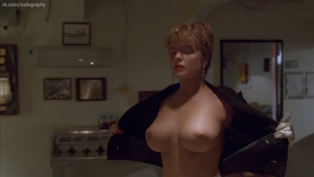 Эрика Элениак (Erika Eleniak) голая в фильме "Захват" (В осаде, Under Siege, 1992, Эндрю Дэвис) HD 1080p