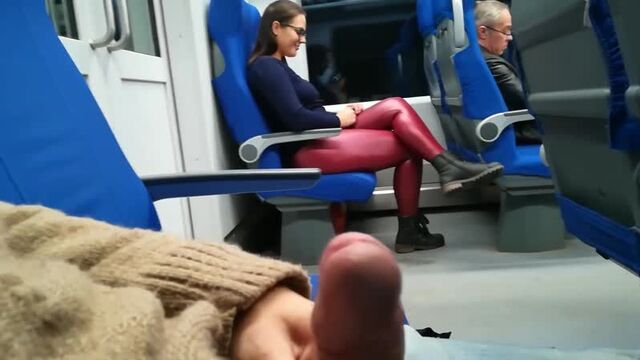 Незнакомка дрочит и сосет мне в поезде [Русское,частное,домашнее,любительское,на камеру,Milf,минет,в поезде,сосет,сперма]