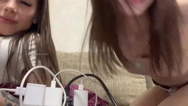 Crazy Cash Архив трансляций, Сливы- MILAWUW две подруги ласкают друг друга Больше на https://t.me/sladkayasliv