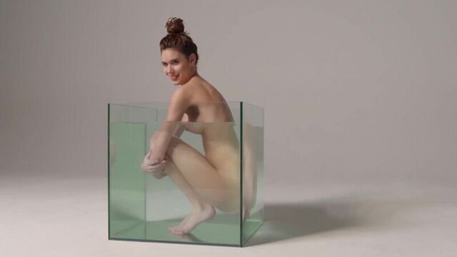 +18. Сексуальная девушка в аквариуме - фотосессия без одежды, эротика, не порно.