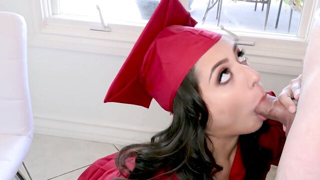 Трахнулась со сводным братом после выпускного