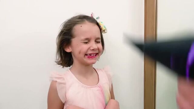 Макс и Катя кушают и купаются со смешным котом