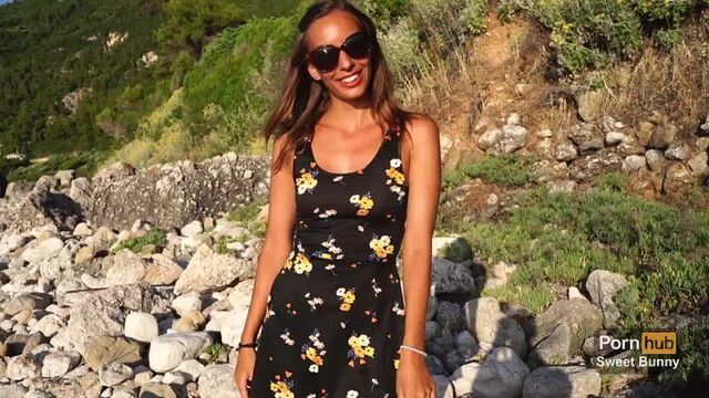 Яркая девушка пробует с парнем анальный секс на природе, сучка (Трахает русскую, Минет, Частное, Домашнее, Любительское Порно)