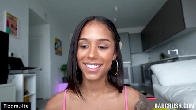 Папа заставляет дочку сосать и трахаться .Русский перевод