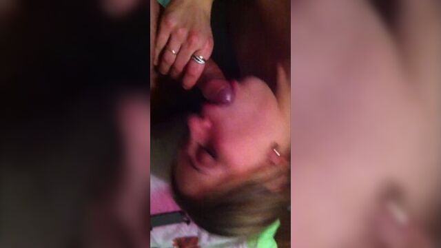 Женатая шкура старательно сосет член после клуба не снимая обручального кольца (русское порно анал мине сиськи сsexwife porno hd