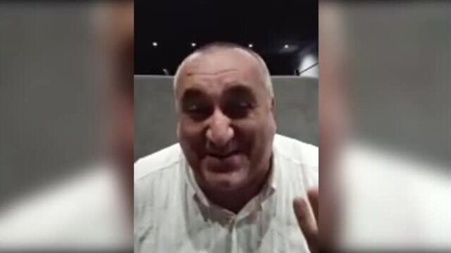 Анекдот . Семья Уродов.