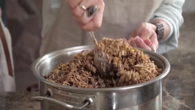 [Всё как у зверей] В коня корм: готовим лошадиный завтрак // ВКУЗ жизни #3