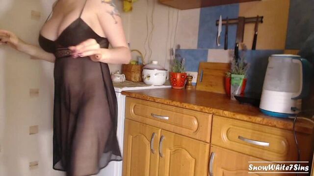 Пиздолиз пиццо-доставщик одумался и вставил в пизду [в рот, раком, с разговорами, порн, сосёт, ебёт, на кухне, лижет, кончает]