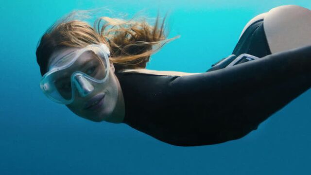 Глубокое влияние (2022) Трейлер с русскими субтитрами