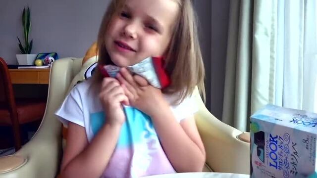 Макс и Катя не поделили конфеты и игрушки