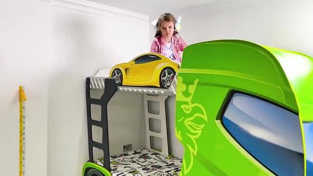 Макс и Катя собираются на день Рождение