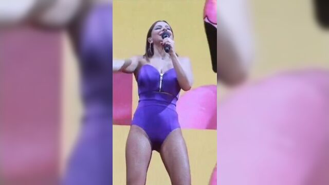 Ани Лорак в купальнике