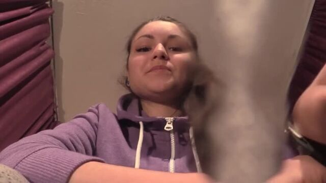 ПЛЮЕТ ТЕБЕ НА ЛИЦО девушка порно от перв...слюни фетиш секс