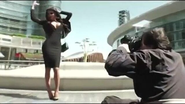 Интим общение оженов отправилась в Таиланд и трахнулась с ледибоем, поедающим ее сперму