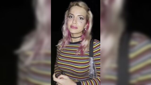 замужняя сексвайф сосёт любовнику в парке