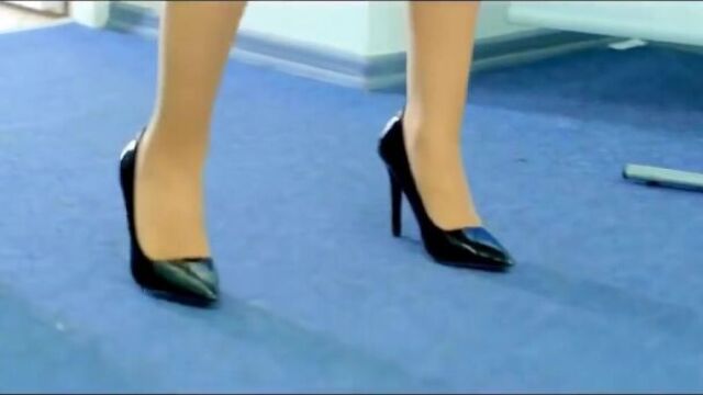 Девушка пришла без одежды на экзамен. У преподов отвисла челюсть