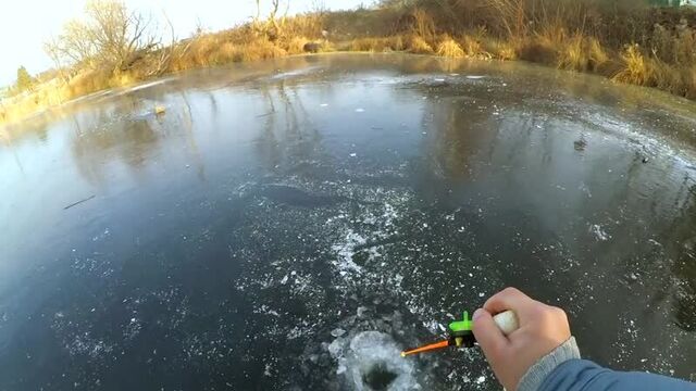 [Павел Теплов - Рыболовный Канал] ПЕРВЫЙ ЛЁД! Не ожидал "ТАКИХ ГОРБАЧЕЙ" от перволёдка!