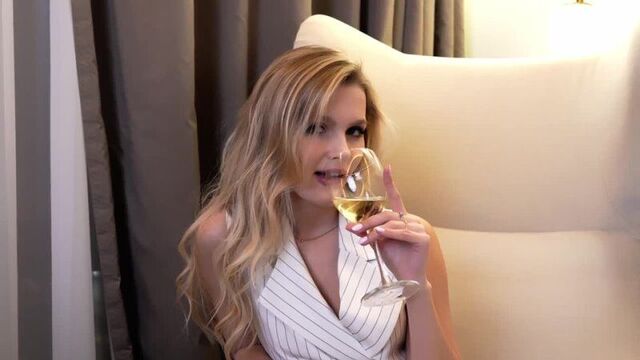 Сначала мы выпьем вина, а потом хорошо потрахаемся [ПОРНО СЕКС МИНЕТ АНАЛ ДОМАШНЕЕ ONLYFANS РУССКОЕ]