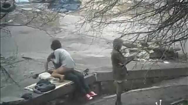 Скрытая камера сняла еблю на улице