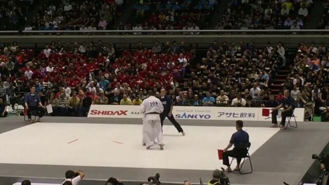 ДАРМЕН САДВОКАСОВ (РОССИЯ) vs ЗАХАРИ ДАМЬЯНОВ (БОЛГАРИЯ) - ИППОН - ПОЛУФИНАЛ АБСОЛЮТНОГО ЧЕМПИОНАТА МИРА КЁКУСИНКАЙ 2015