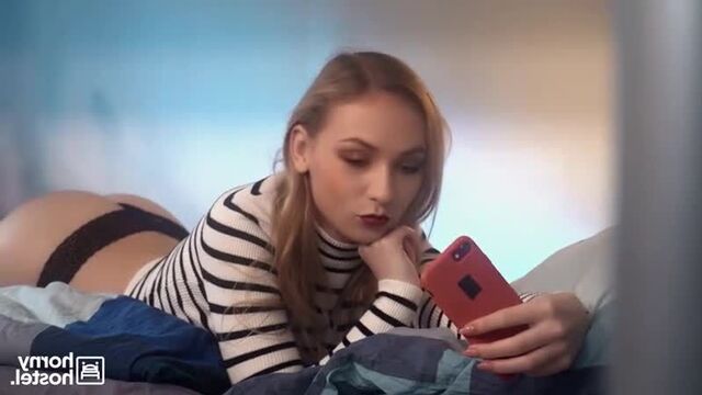 Подрочил на соседку в отеле порно секс