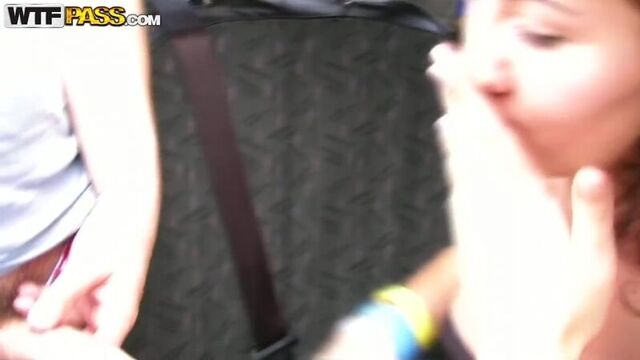 Секс в машине с русской Светкой