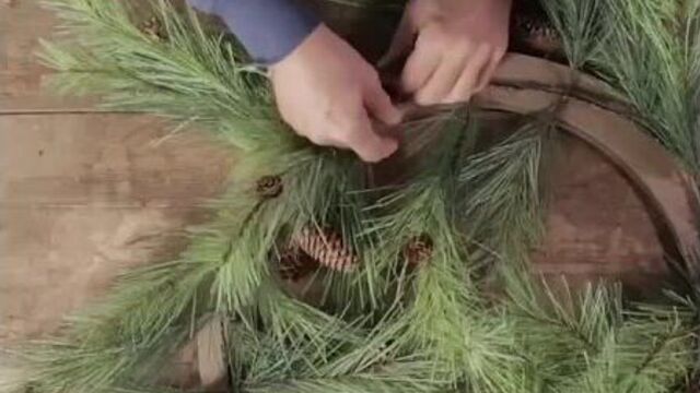 венок для украшения дома к Новому году