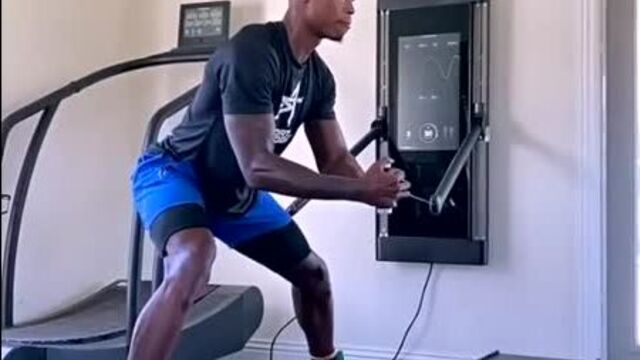 Тренировки Уокера с тренером Дрю Холидэя