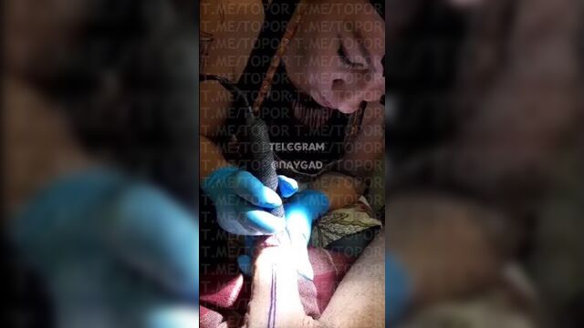 Запретный плод 18+ | Татуировщица делает тату на члене и сосет, чтобы хуй не падал, порно, минет, porn, blowjob