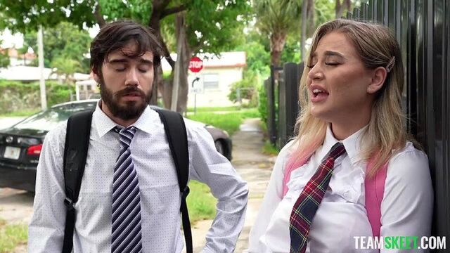 Студенты занимаются сексом при встрече. Порно видео с Blake Blossom, Nade Nasty.