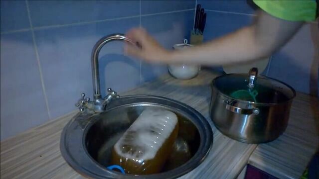 [АлкоФан – канал ценителей спиртных напитков] Как сварить домашнее пиво без специального оборудования - рецепт