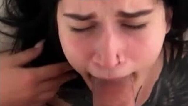 Грубый секс, заставил сосать. горловой минет. слив шлюхи. Домашнее порно, рот в конче