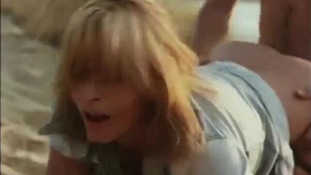 Секс по принуждению на морском берегу