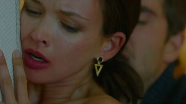 №219 Секс и измена с молодой девушкой в супружеской спальне