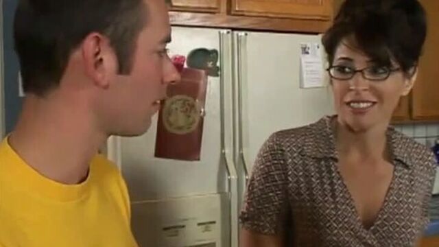 ПОРНО ВЫЕБ МАТЬ ДРУГА НА СТОЛЕ