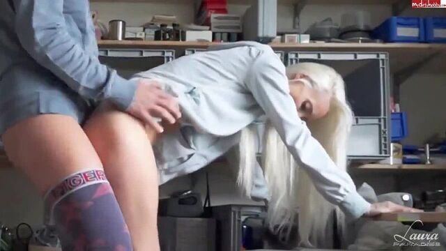 МАНЯК ИЗНАСИЛОВАЛ ШКУРУ В ЛЕСУ, ПРИВЕЛ В ГАРАЖ И ТРАХНУЛ ЖЕСТКО, КОНЧИЛ НА ЛИЦО (Laura Paradise МИНЕТ РАКОМ BLOWJOB ANAL CUM SEX