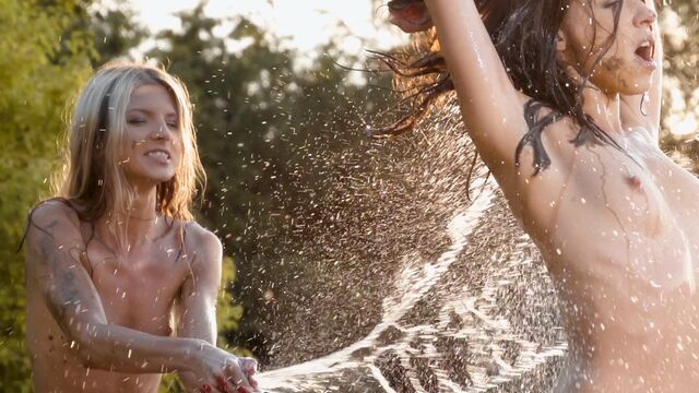 Спортивные лесбиянки предпочитают лизать киски друг дружке