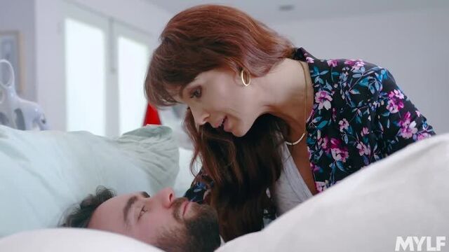 Мама разбудила и трахнула сына, sex milf mom mature woman love toy porn son bang incest HD new (Инцест со зрелыми мамочками 18+)