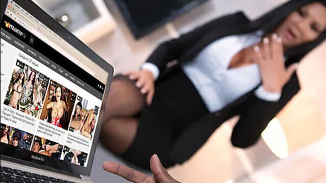 Смотря порно на КИНОТЕАТРЕ нашел видео с грудастой женой своего друга, секс, измена, ебля, трах, порно [FULL HD 1080 Sex porno]