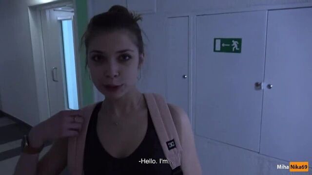 Случайно перепутал курьершу с проституткой и принудил трахаться