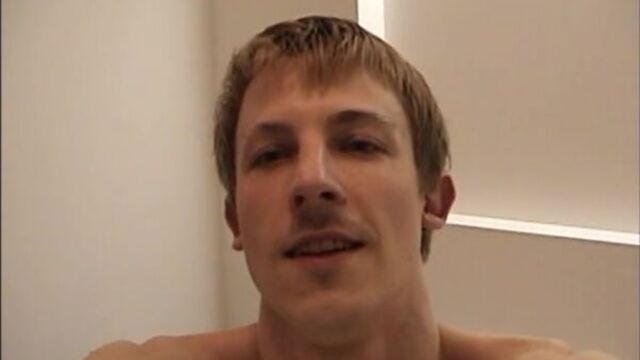 СЕРОНХЕЛИЮ В БЕРЛИНЕ БОМЖ ЕБЁТ АКИ СКОТИНУ