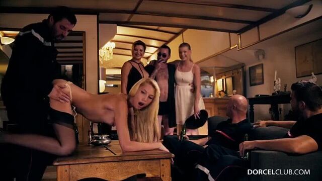 Оргия в клубе свингеров мжм мжмж жмж групповой секс