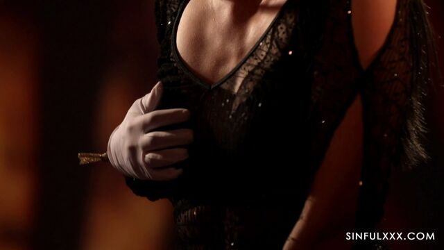 Горячая брюнетка Лианн Лэйс занимается чувственным сексом со своим парнем