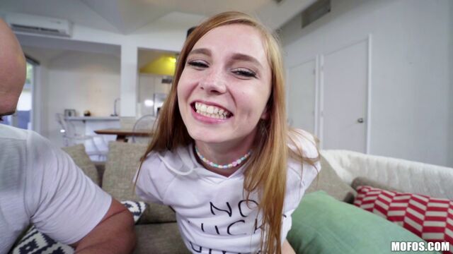 Молоденькая худышка Ава Паркер делает минет и катается на члене