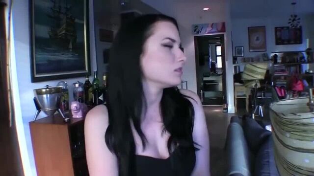 Заставила подругу лизать - (Русская озвучка)